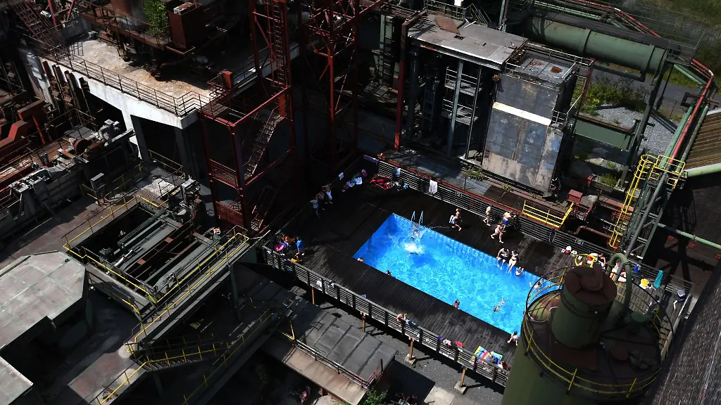 Das-Werksschwimmbad-auf-der-Zeche-Zollverein-ist-wieder-geoeffnet