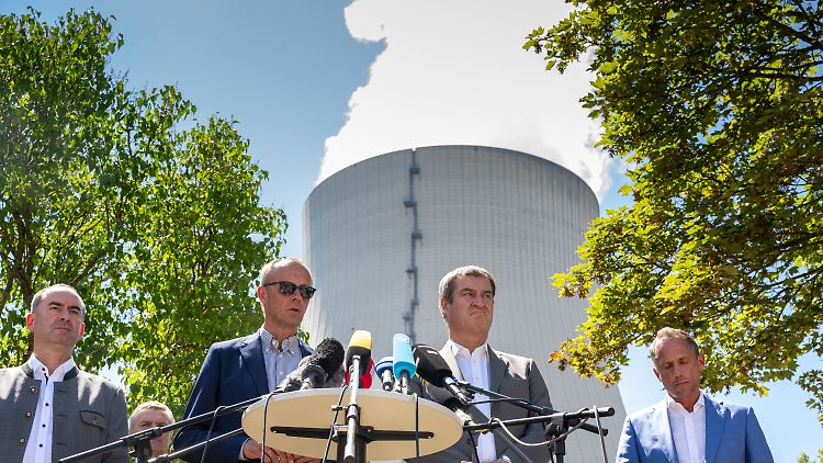 Zuletzt hatten Söder und Merz das AKW Isar 2 inspiziert.