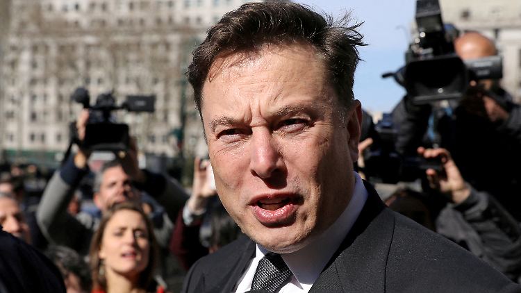 Musk hatte im April angekündigt, er wolle Twitter für 44 Milliarden Dollar übernehmen. Im Juli sagte er die Übernahme ab.