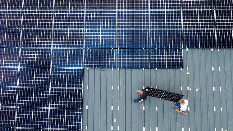 Der Verband der Elektro- und Digitalindustrie ZVEI hält einen kräftigen Zuwachs bei Photovoltaikanlagen für realistisch. 
