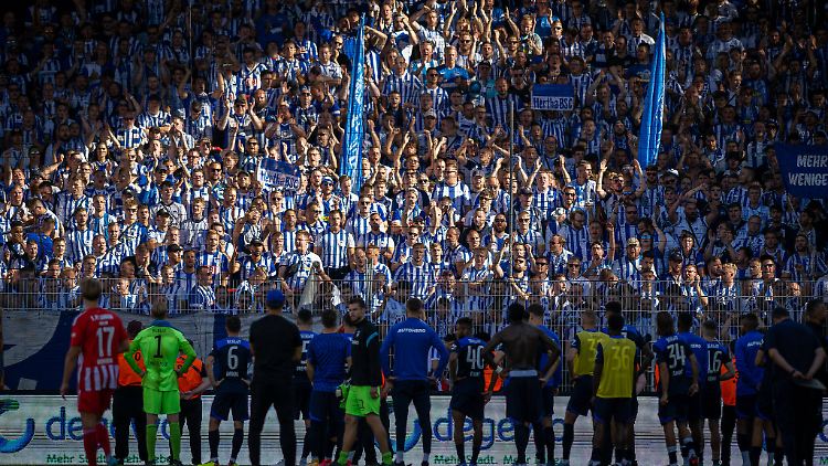 Die Hertha-Spieler schlichen nach der Derby-Pleite nur kurz vor ihre Fans.
