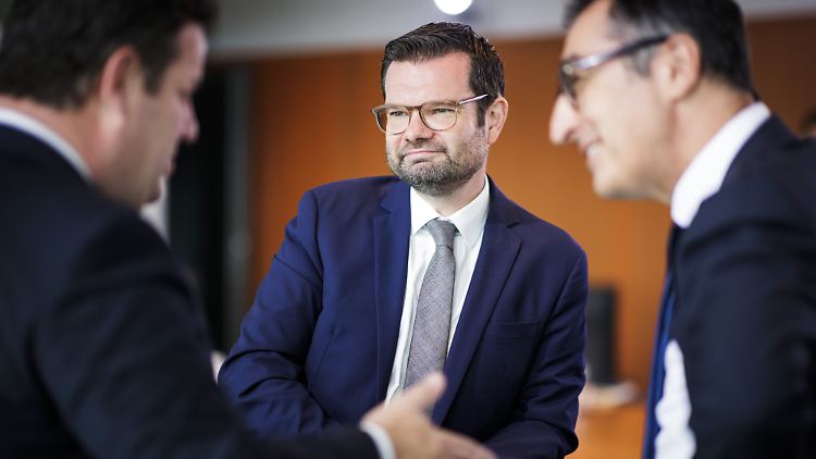 Justizminister Buschmann will eine Überlastung des Gesundheitssystems verhindern.