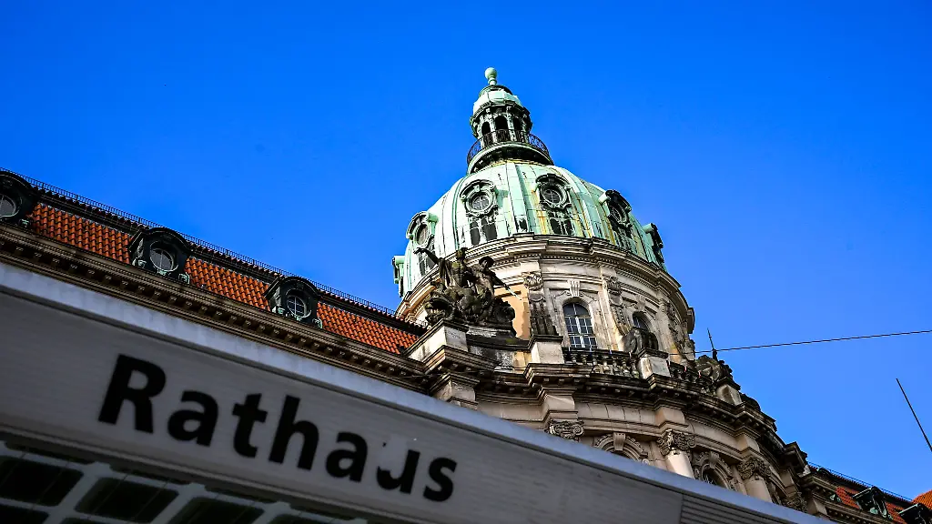 Die-Stadt-Potsdam-will-am-Montag-vor-dem-Rathaus-eine-Flagge-fuer-Frieden-und-eine-atomwaffenfreie-Welt-hissen