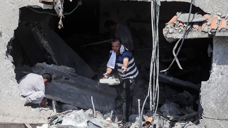 Bei Angriffen auf Ziele im Gazastreifen tötete Israel zwei Kommandeure der Terrorgruppe Islamischer Dschihad sowei nach palästineneischen Angeaben mehrere Zivilisten.