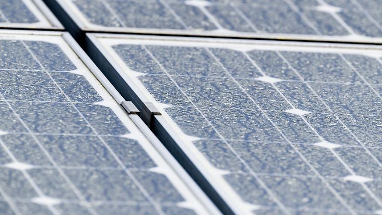 Wer möglichst viel aus seiner Solaranlage herausholen möchte, sollte regelmäßig prüfen, ob die Kollektoren wirklich noch sauber sind.