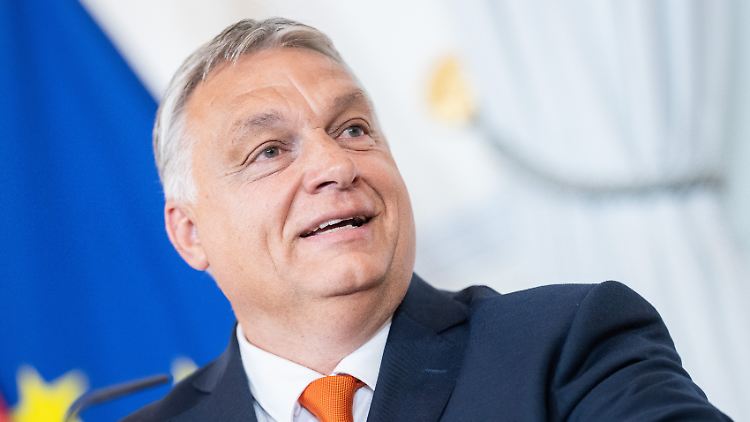 Schlauchboot kaputt?  Orban nimmt es locker.
