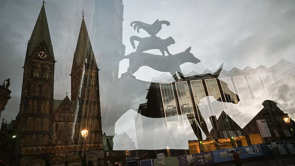 Aktivisten-beschmieren-Statue-der-Bremer-Stadtmusikanten-Archivbild