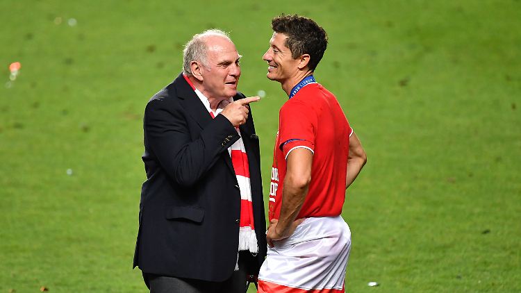 Robert Lewandowski und Uli Hoeneß bleiben einander wohlwollend verbunden.