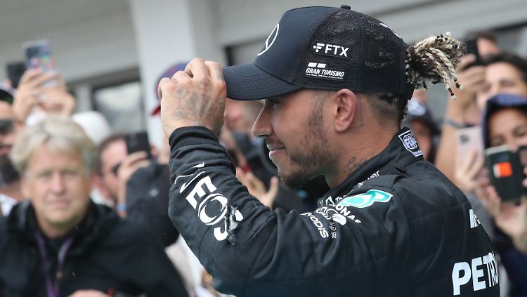 Lewis Hamilton will das Bad in der Menge noch länger erleben.