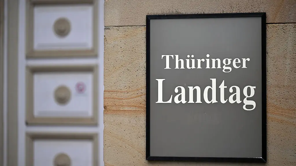 Zur-Thueringer-Landtagswahl-stehen-15-Parteien-auf-dem-Wahlzettel