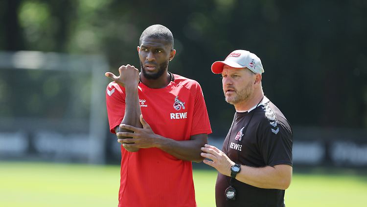 Anthony Modeste wehrt sich. 