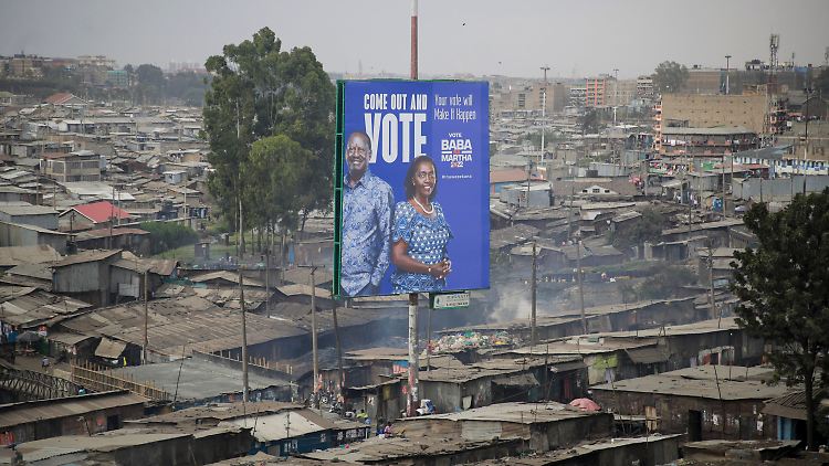 Wollen gemeinsam Korruption und Armut bekämpfen: Ein Wahlplakat des Präsidentschaftskandidaten Raila Odinga und seiner Vize-Kandidatin Martha Karua.