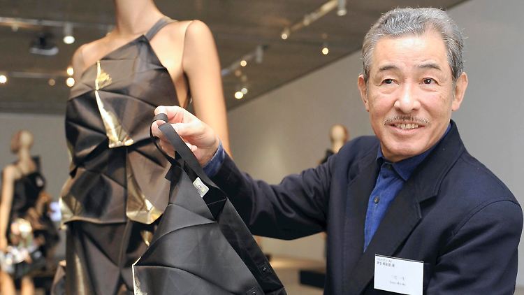 50 Jahre lang prägte Issey Miyake die Modeszene. Nun ist er im Alter von 83 Jahren gestorben.