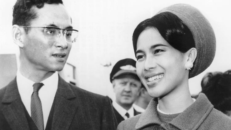 ... internationale Modemagazine feierten sie als "Asiens Jackie Kennedy".