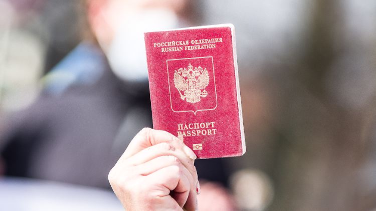 Trotz Krieg dürfen sich Russinnen und Russen in Europa vergleichsweise frei bewegen.