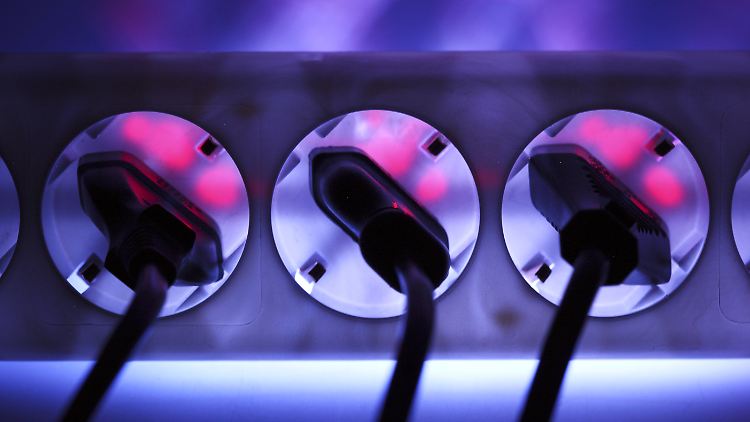 Zum Jahreswechsel dürfte Strom rund ein Drittel teurer werden - ein Jahr später dann noch einmal, prognostizieren die Berater von Energy Brainpool.
