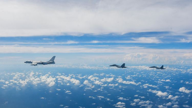 16 chinesische Flugzeuge haben nach taiwanischen Angaben die inoffizielle Demarkationslinie zu Taiwan überflogen.