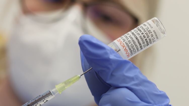 Anders als die Impfstoffe von Biontech und Moderna beruht das Novavax-Vakzin nicht auf der mRNA-Technologie.