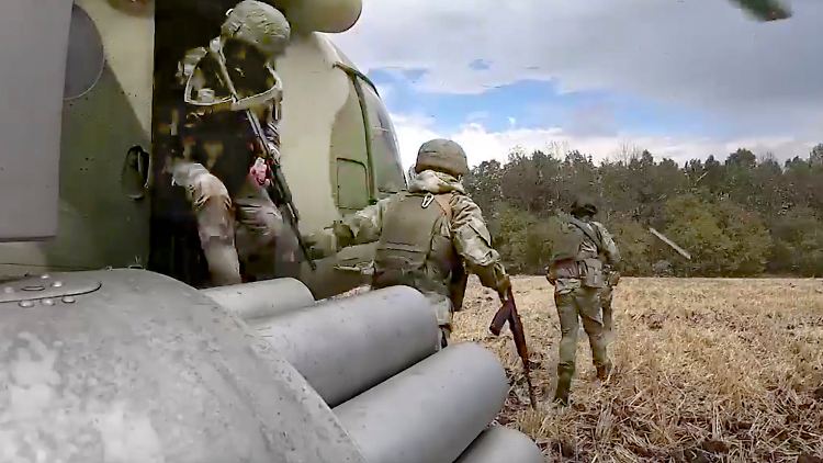 Ein neues Armeekorps soll nach erheblichen russischen Verlusten mehr Soldaten in die Ukraine bringen.