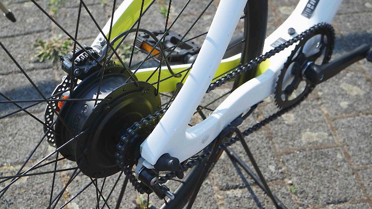 Als Single-Speed sieht das E-Bike aufgeräumter aus. Allerdings fehlt hier mindestens eine Alternativ-Übersetzung.