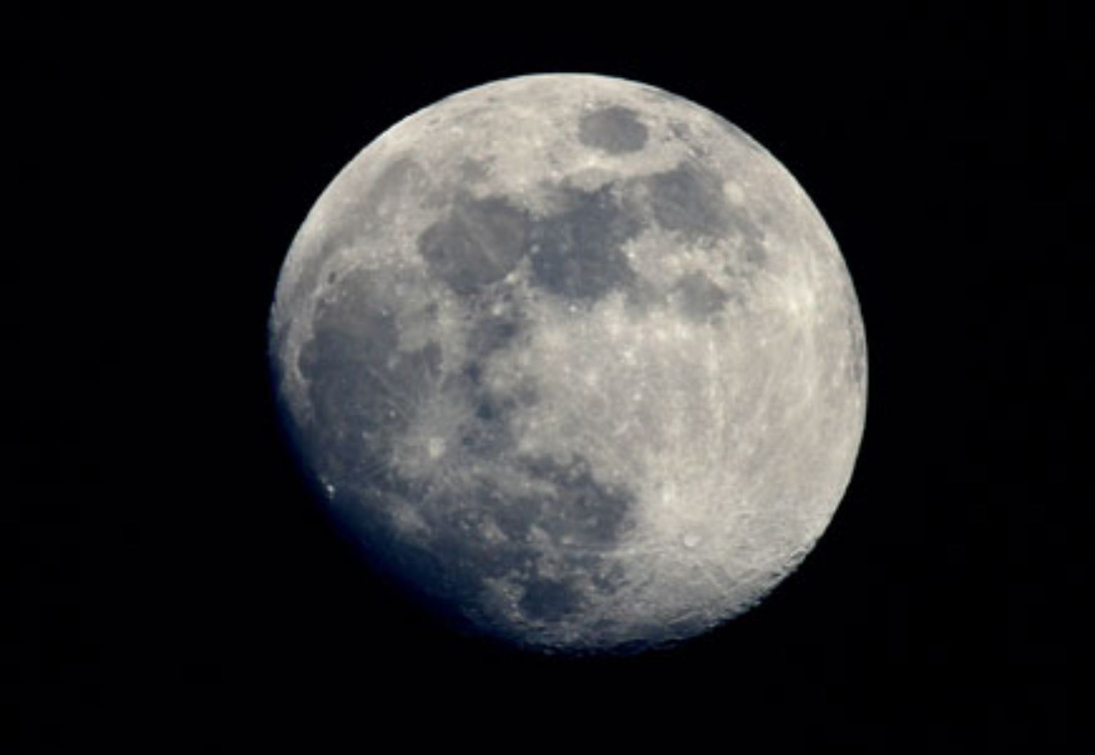 Die Zeit, in der allein der Mond die Erde umkreiste, ist vorbei.