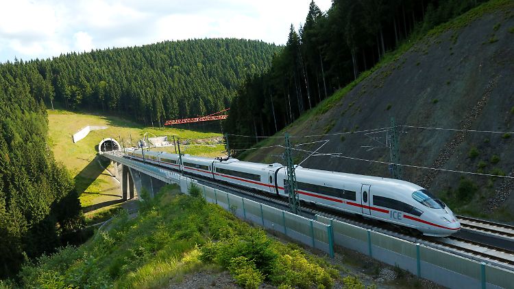 Die ICE-Flotte der Bahn soll auf mehr als 360 Züge anwachsen.