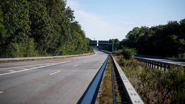 Sowohl die AVUS als auch nahegelegene Bahnstrecken waren mehrere Tage gesperrt.