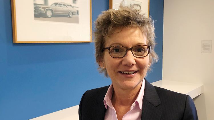 Die US-Notenbank Fed könnte nach Darstellung der Notenbankerin Mary Daly im September erneut einen deutlichen Zinsschritt unternehmen.