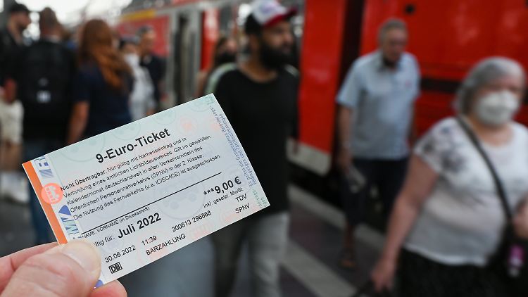 Mehr Bewegung auf dem Land. Das 9-Euro-Ticket verstärkt das Reiseaufkommen.