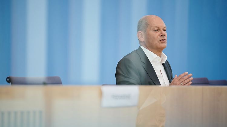 Bundeskanzler Olaf Scholz bei der Sommer-Pressekonferenz in Berlin