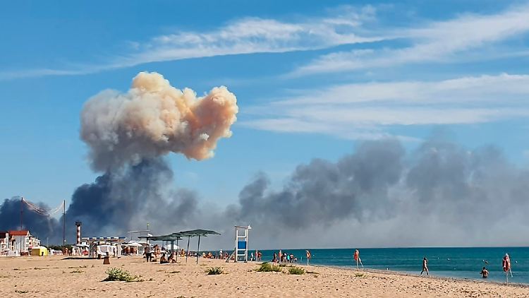 Die Folgen der Explosionen waren weit über die Militärbasis hinaus zu sehen.
