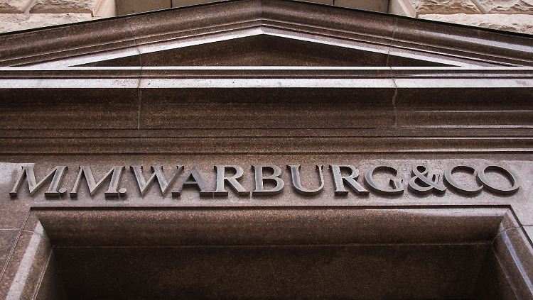 Bei den Ermittlungen geht es um die Cum-Ex-Geschäfte der Warburg-Bank. Diese musste eine hohe Steuerschuld zunächst nicht zurückzahlen.
