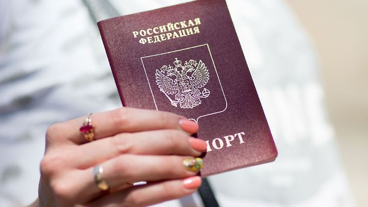 Estland hat als eine Reaktion auf Russlands Angriffskrieg die Vergabe von Visa und Aufenthaltsgenehmigungen an Russen ausgesetzt.