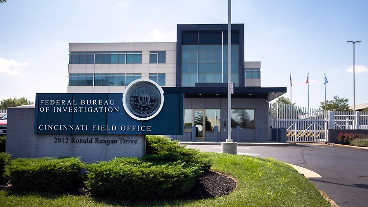 Der Mann soll Schüsse aus einer Nagelpistole abgegeben haben, nachdem er erfolglos versucht hatte, in das FBI-Gebäude in Cincinnati einzudringen.