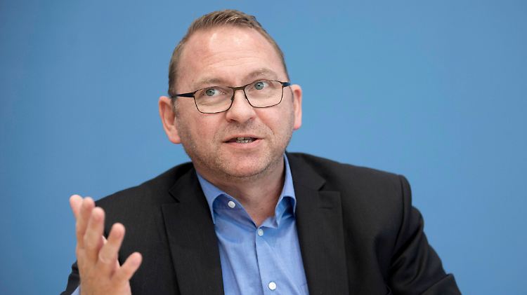 Gewerkschaftschef Werneke fordert ein umfassendes Steuerkonzept, das auch eine Übergewinnsteuer mit einbezieht.