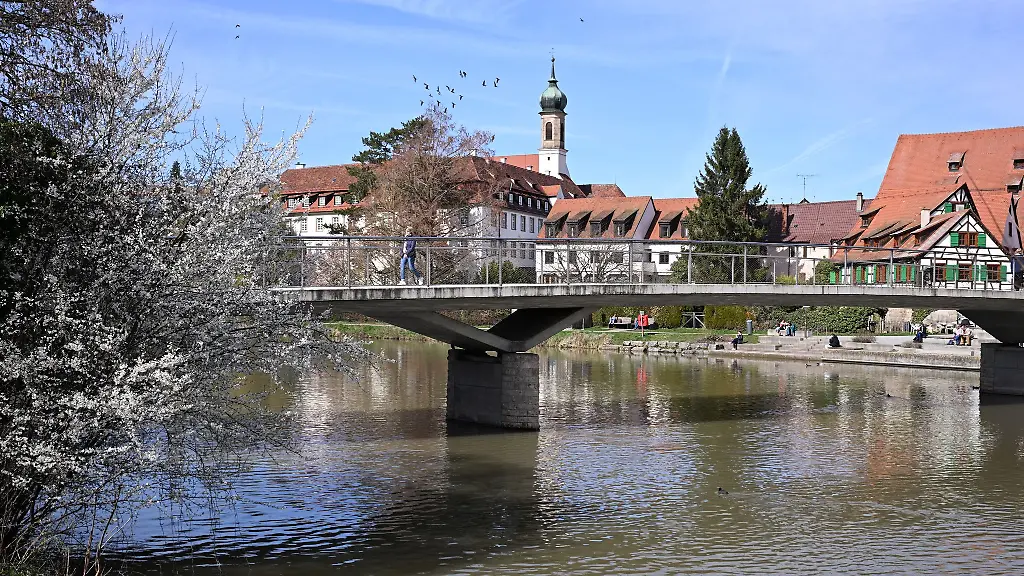 In-Rottenburg-am-Neckar-wurden-Keime-im-Wasser-eines-Wasserspielplatzes-nachgewiesen-Symbolbild