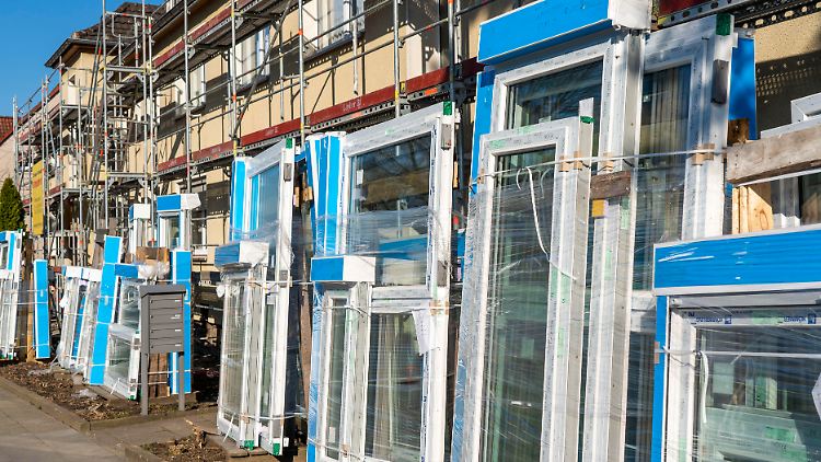 Der Fenstertausch soll künftig nur noch mit maximal 12.000 statt bisher 15.000 Euro gefördert werden. 
