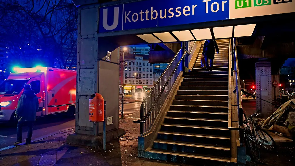 Treppe-zum-U-Bahnhof-Kottbusser-Tor-Die-Tat-geschah-bereits-am-Abend-des-3-Maerz