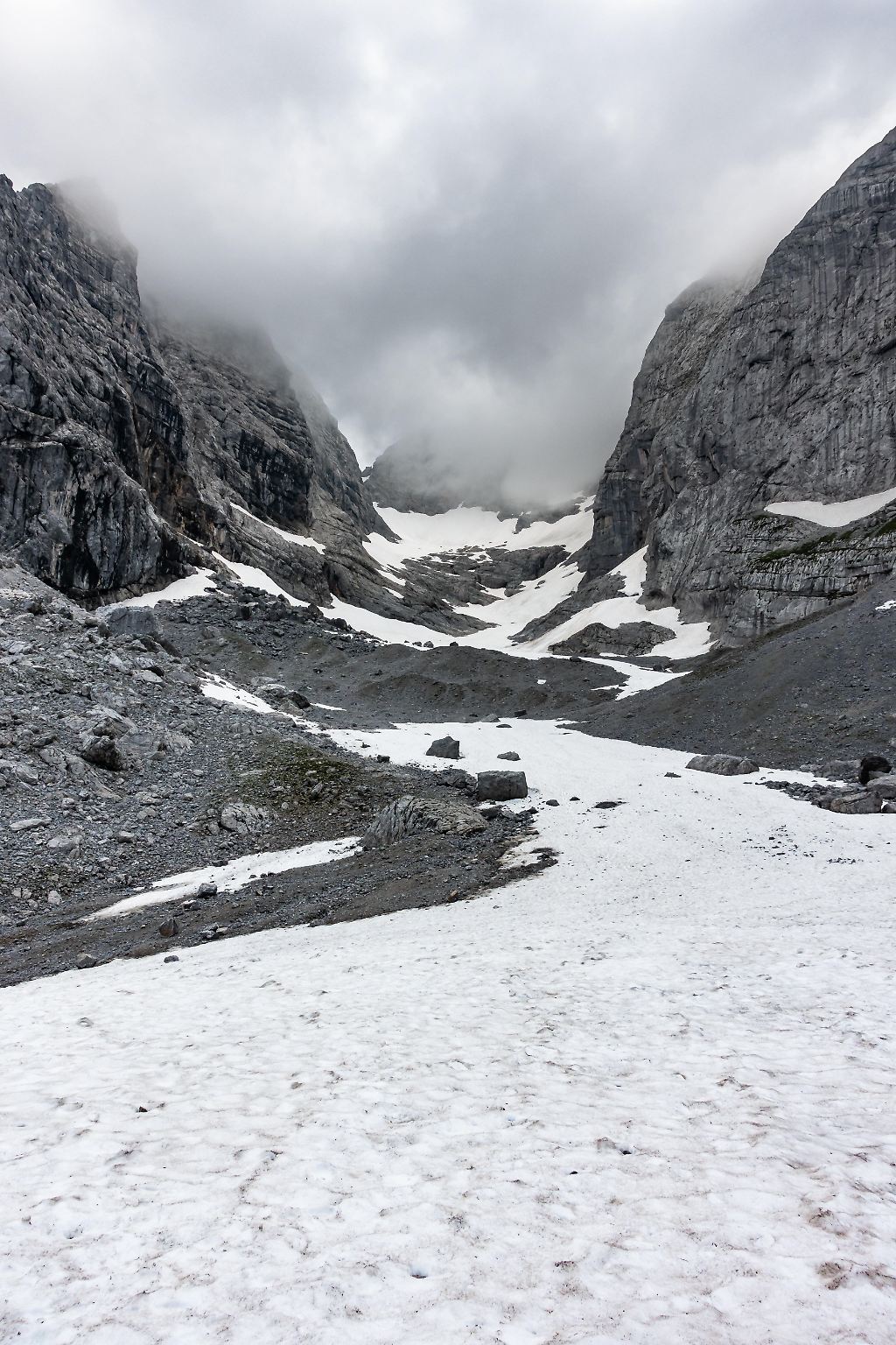 Wo vergangenes Jahr um diese Zeit noch eine weiße Schneeschicht lag, ...