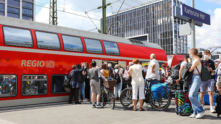 Millionen Menschen haben das 9-Euro-Ticket bereits genutzt. In knapp drei Wochen läuft das Angebot aus. Wie geht es danach weiter?