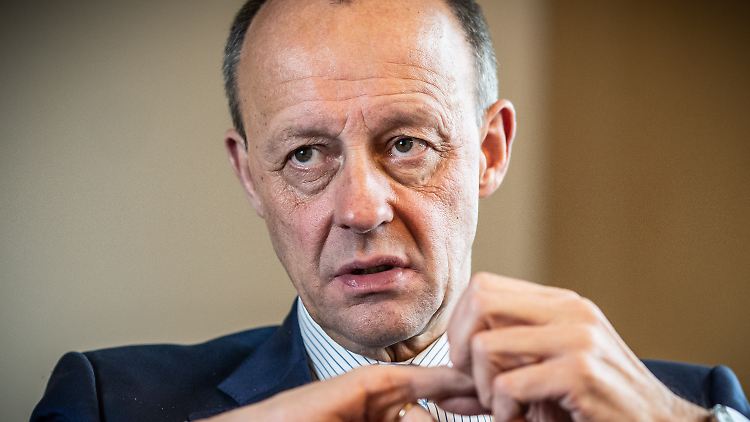 Friedrich Merz hat sich im Urlaub verletzt. 