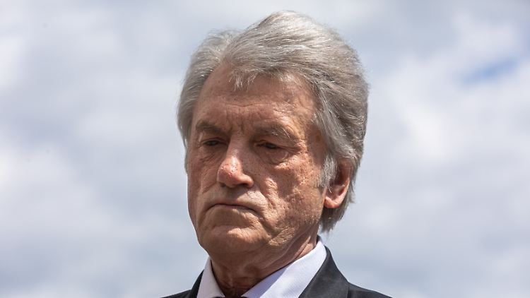Juschtschenko war von 2005 bis 2010 Präsident der Ukraine.  2004 überlebte er ein Gift-Attentat.
