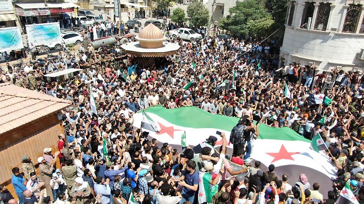 Nach dem Aufruf aus Ankara kommt es in Teilen Syriens zu Protesten.