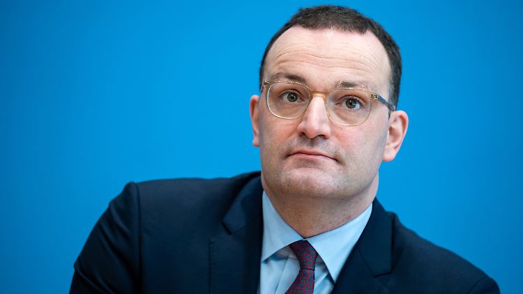 Spahn möchte schon kommende Woche den Bundestag wieder zusammenrufen.