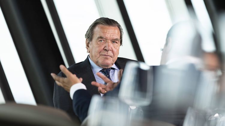 Altkanzler Gerhard Schröder will seine Privilegien zurück.