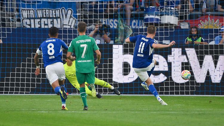 Marius Bülter lässt die Schalker Arena beben.