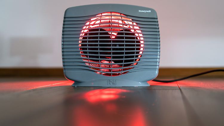 Heizlüfter als Alternative zur Gas-Heizung? Der Städte- und Gemeindebund sieht darin eine Gefahr.