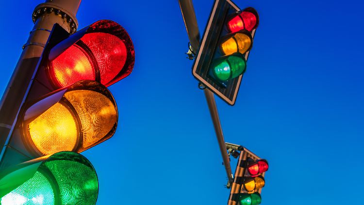 Ab einer Inzidenz von 1000 und mehr als 5000 Covid-Intensivpatienten würde die Corona-Ampel nach der Logik der Amtsärzte auf Rot springen.