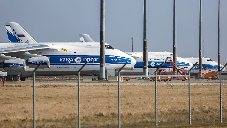 In Leipzig parken drei Maschinen des Typs Antonov AN-124.