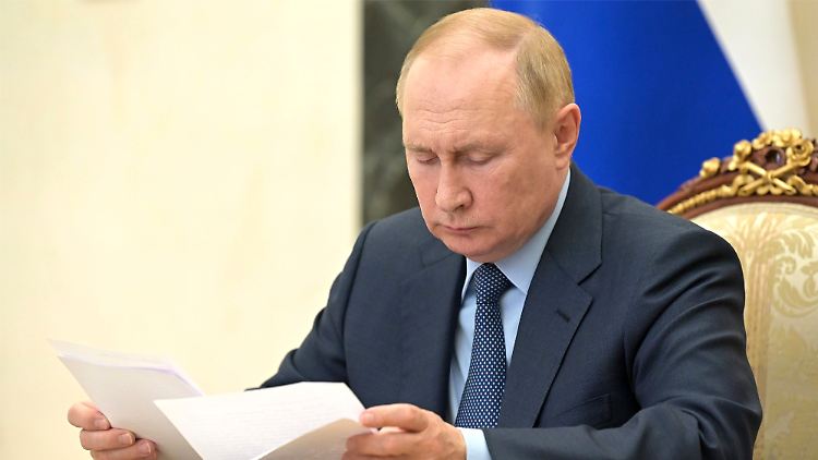 Die aktuellen Sanktionen belasten Russland deutlich stärker als 2014, sagt Ökonom Jakowlew.
